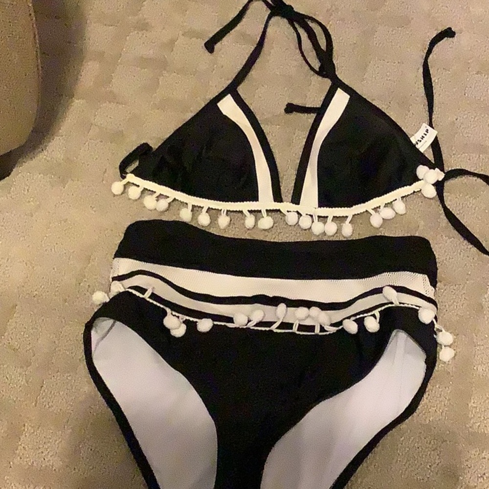 Coco ship black &white two piece